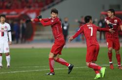 爱游戏入口下载app - 西汉姆训练开放日，今晚遗憾出局引欢呼，亚冠在即，心理建设被强调